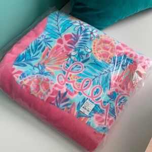 NWT Lilly Pulitzer Rainforest Retreat beach towel
